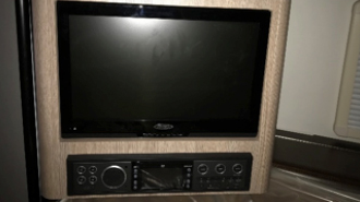 CIRRUS 820 - Chaîne stéréo Bluetooth et téléviseur 19 po